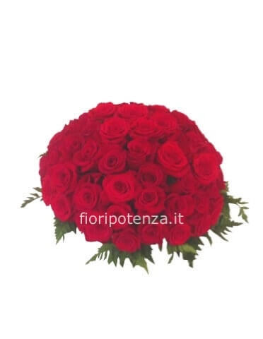 Centrotavola con rose rosse e verde decorativo
