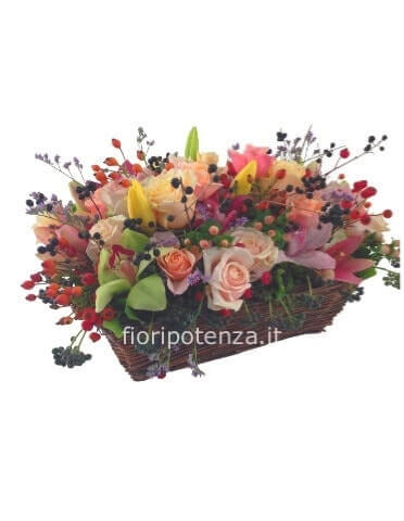 Cesto di fiori assortiti colorati a scelta del fiorista